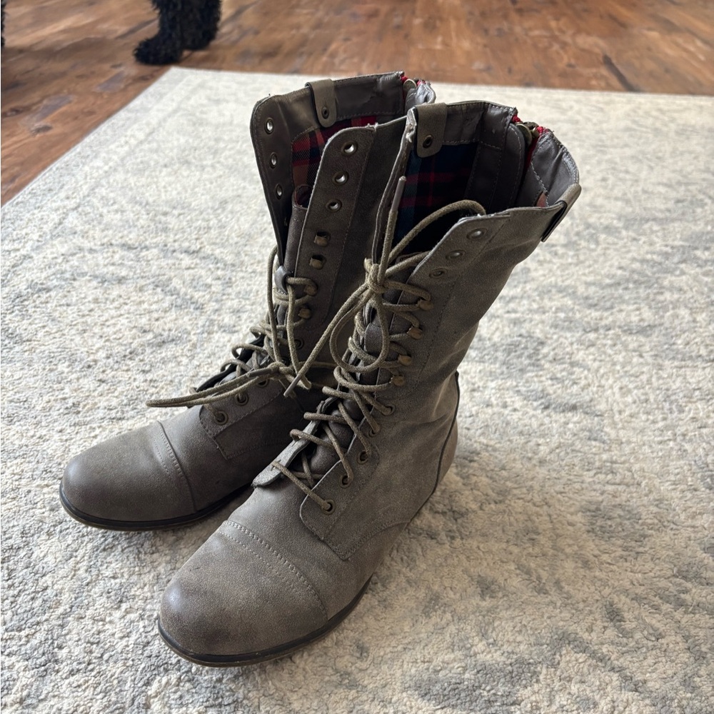 Madden Girl Galeriaa combat boots- 9